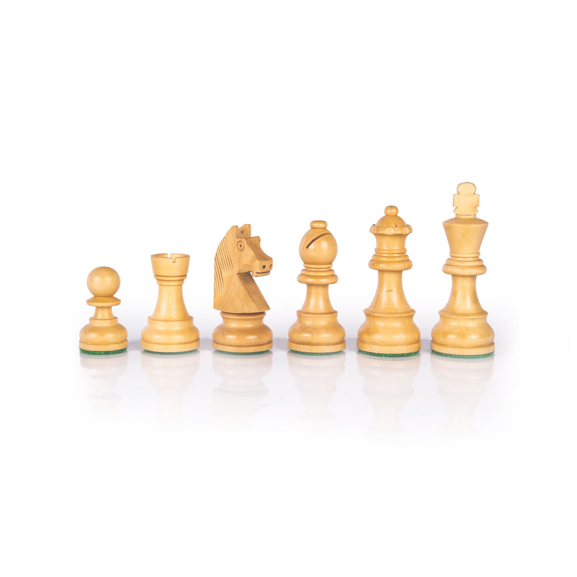 Staunton Wooden Chessmen & Walnut Chessboard (43 x 43cm)