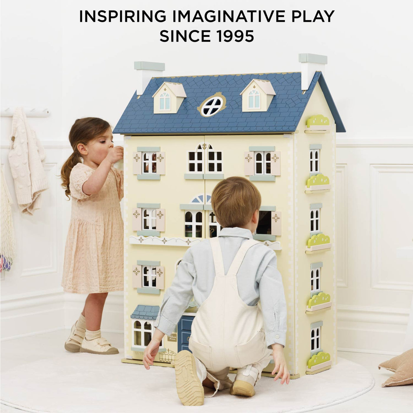 Le Toy Van Palace Wooden Dolls House