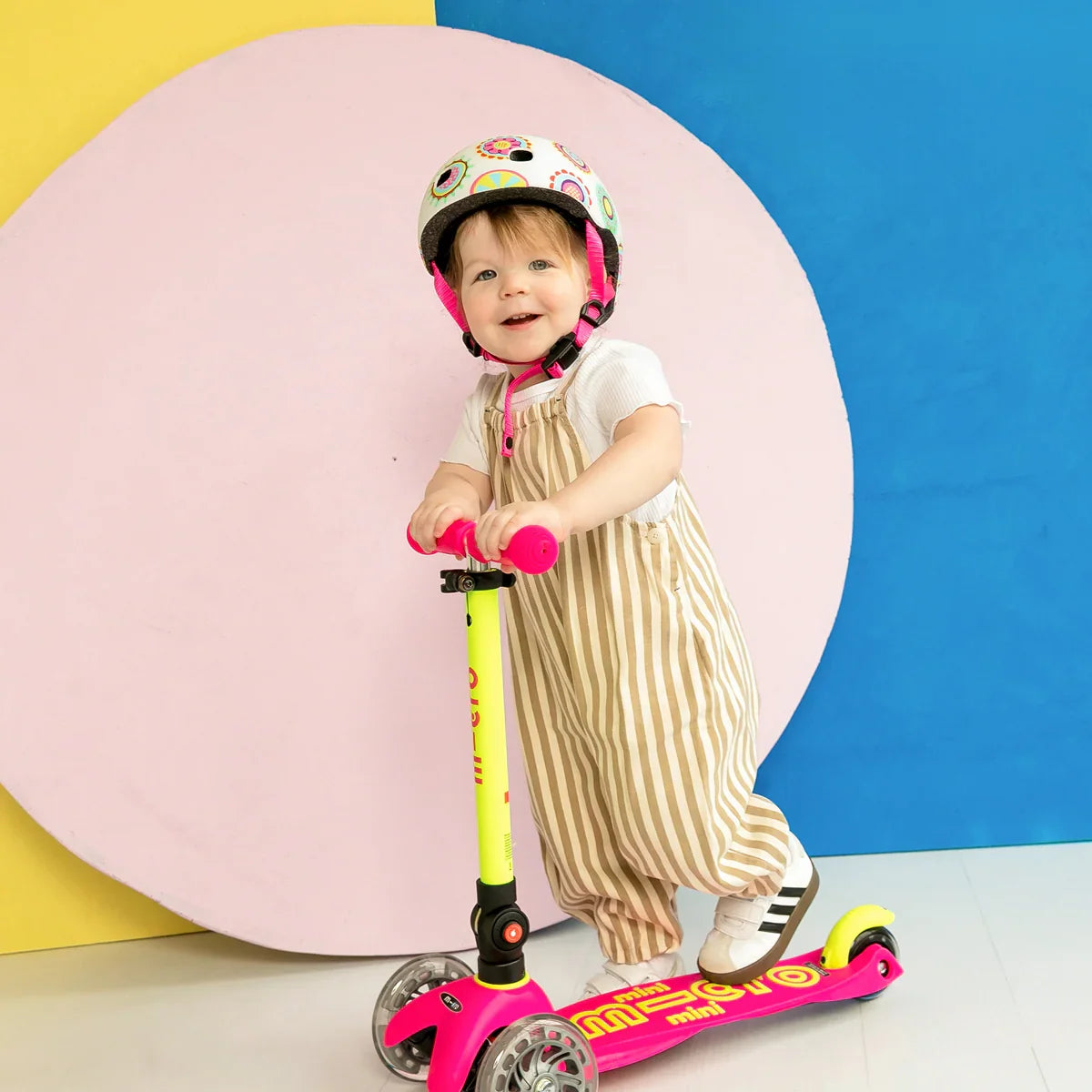 Micro Scooter Mini Deluxe Foldable Neon LED – image 2