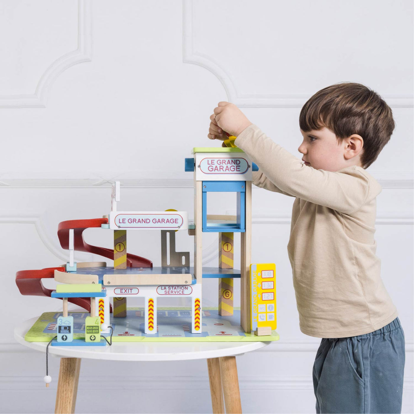 Le Toy Van Le Grand Wooden Garage