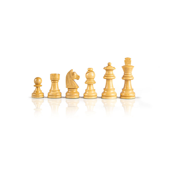 Staunton Wooden Chessmen & Walnut Chessboard (27 x 27cm)