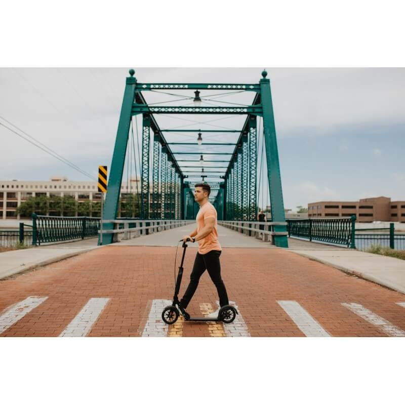 Micro Scooter Metropolitan Deluxe - Black – image 4