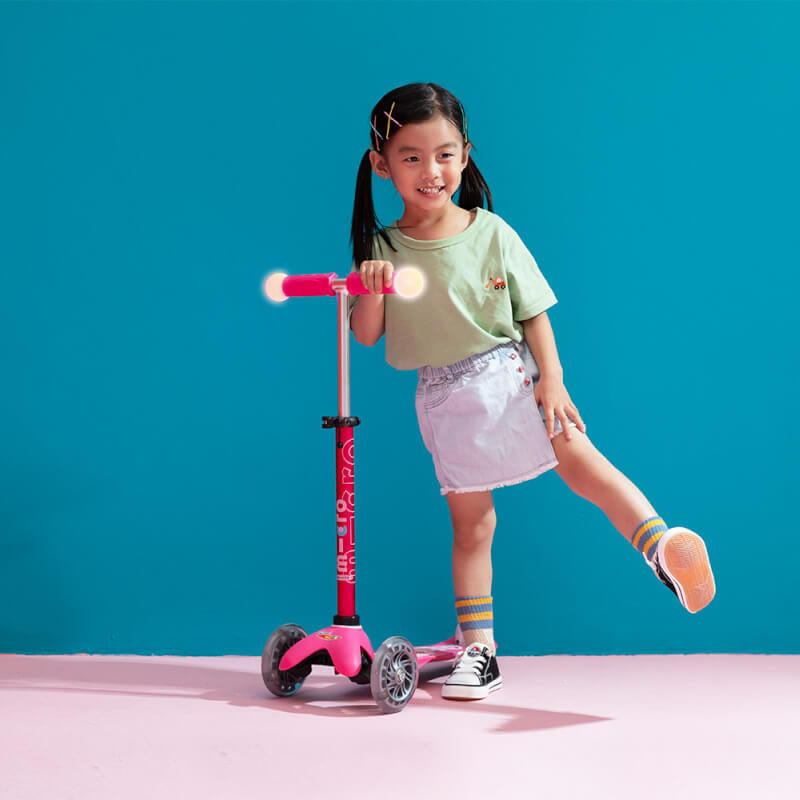 Micro Scooter Mini Deluxe LED - Magic – TOYTAG