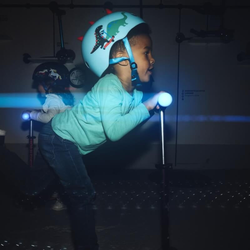 Micro Scooter Mini Deluxe LED - Magic – image 3