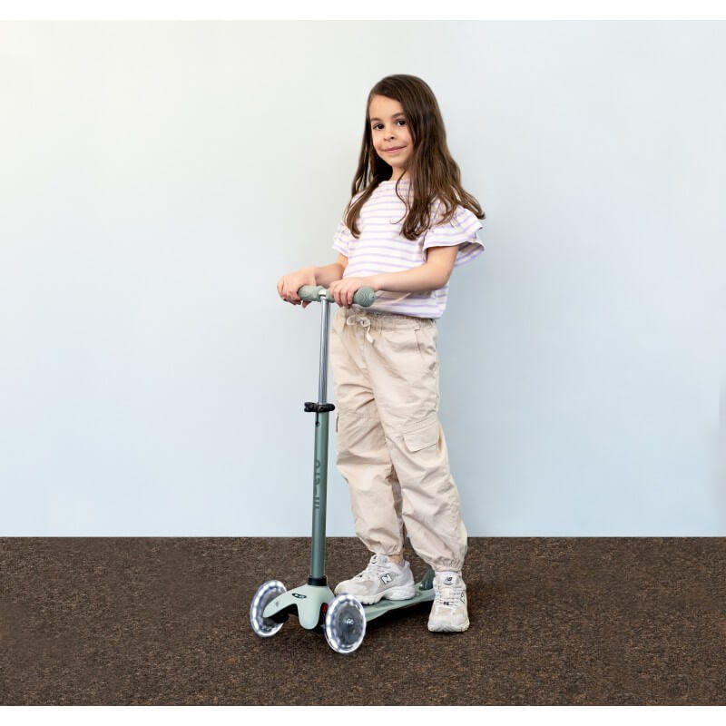 Micro Scooter Mini2Grow Deluxe LED 2.0 – image 9