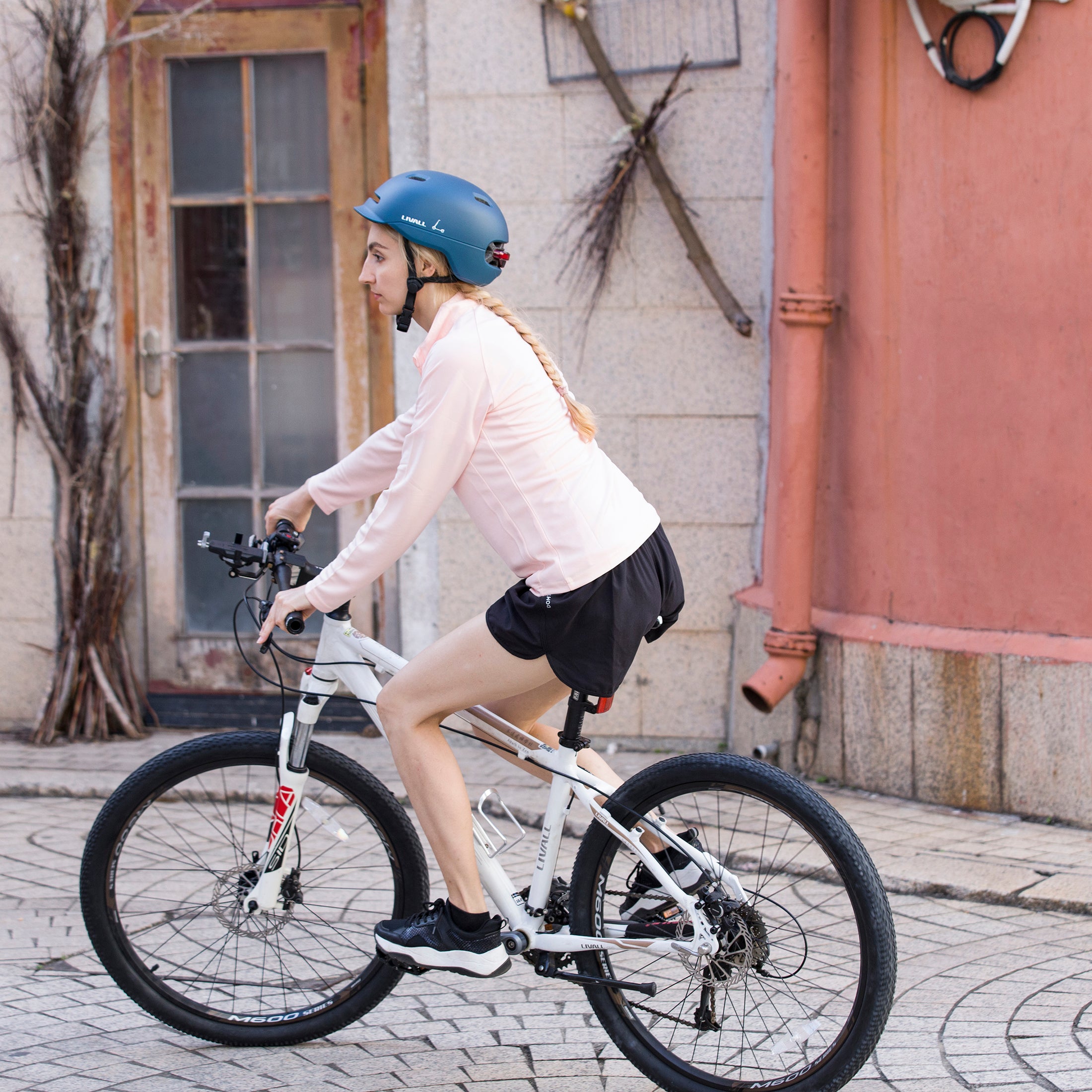 LIVALL Smart Commuter Helmet C20