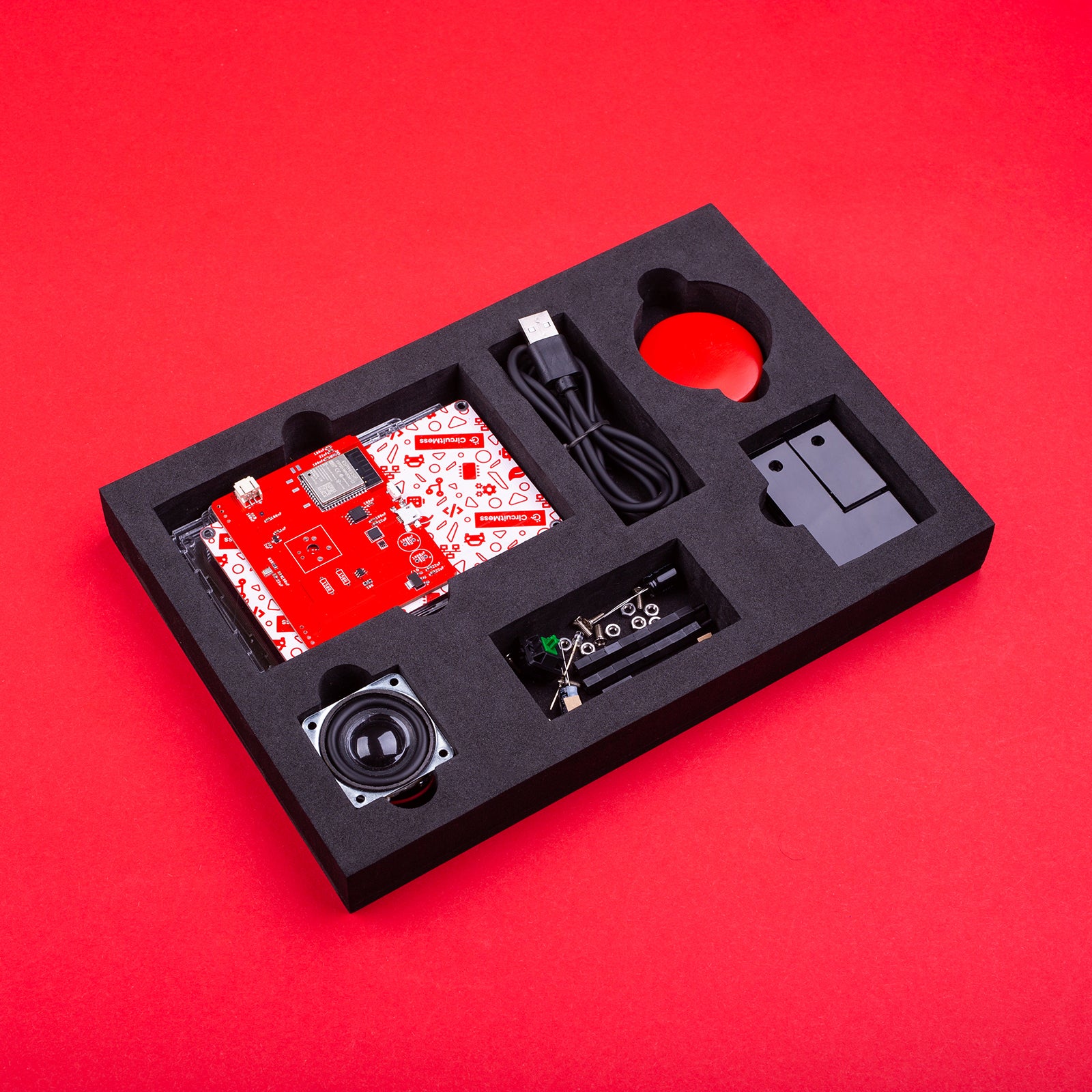 CircuitMess Spencer  - A codeable DIY voice assistant